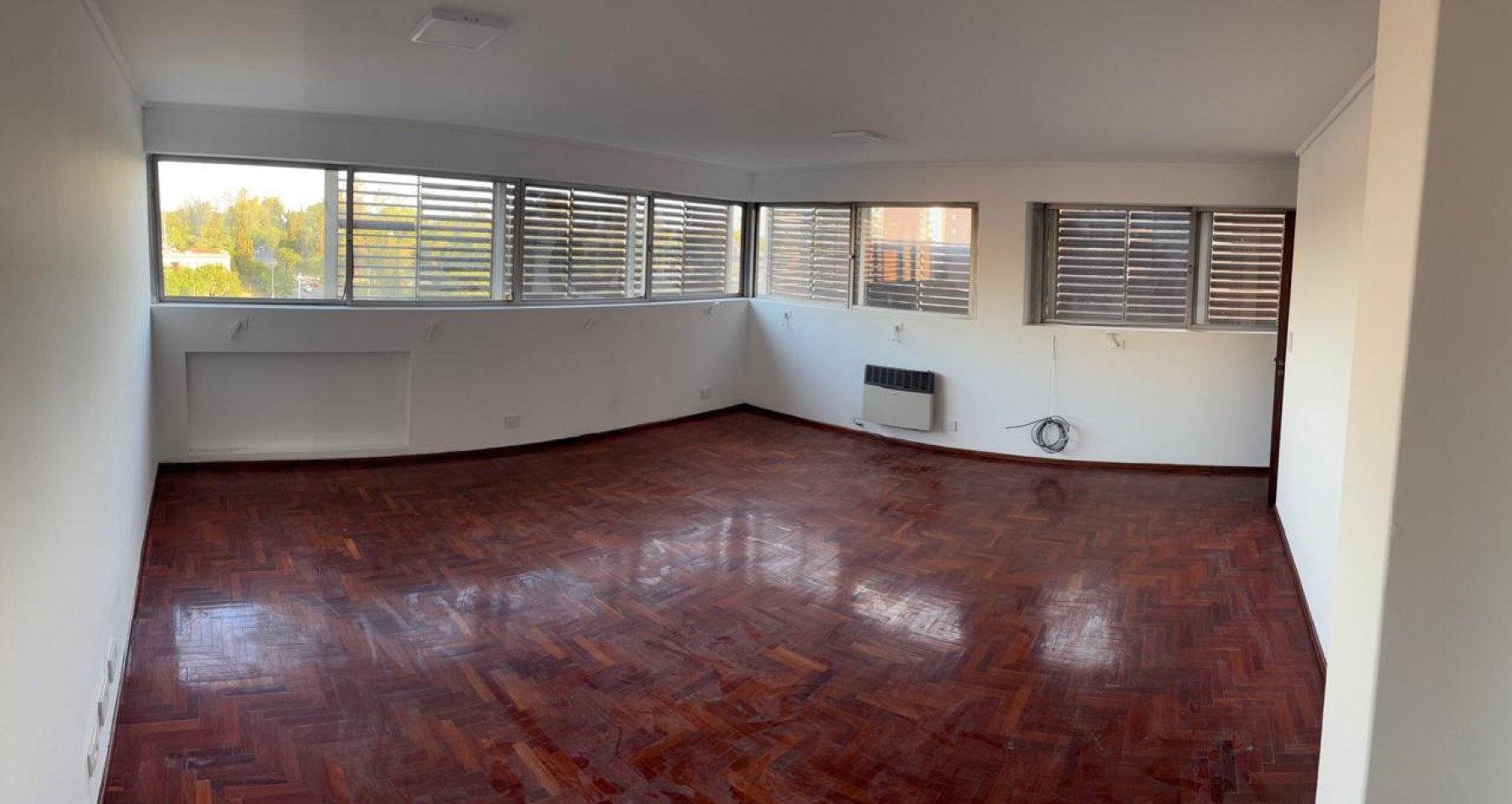 Alquiler Departamento 3 dormitorios 3 baños frente Plaza España con cohera Nueva Cordoba