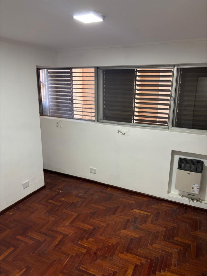 Alquiler Departamento 3 dormitorios 3 baños frente Plaza España con cohera Nueva Cordoba