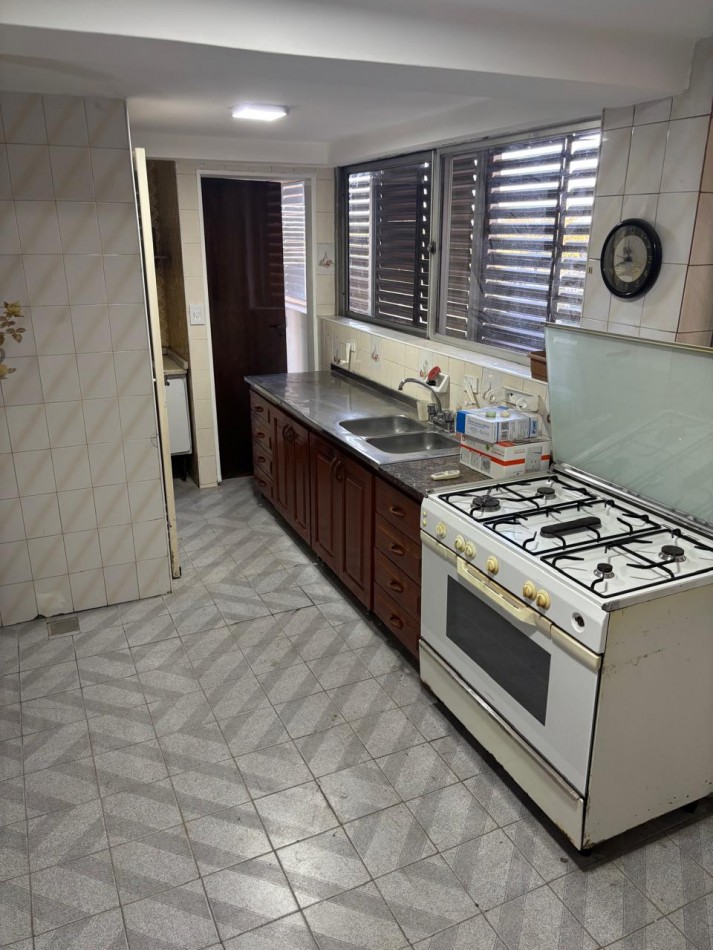 Alquiler Departamento 3 dormitorios 3 baños frente Plaza España con cohera Nueva Cordoba