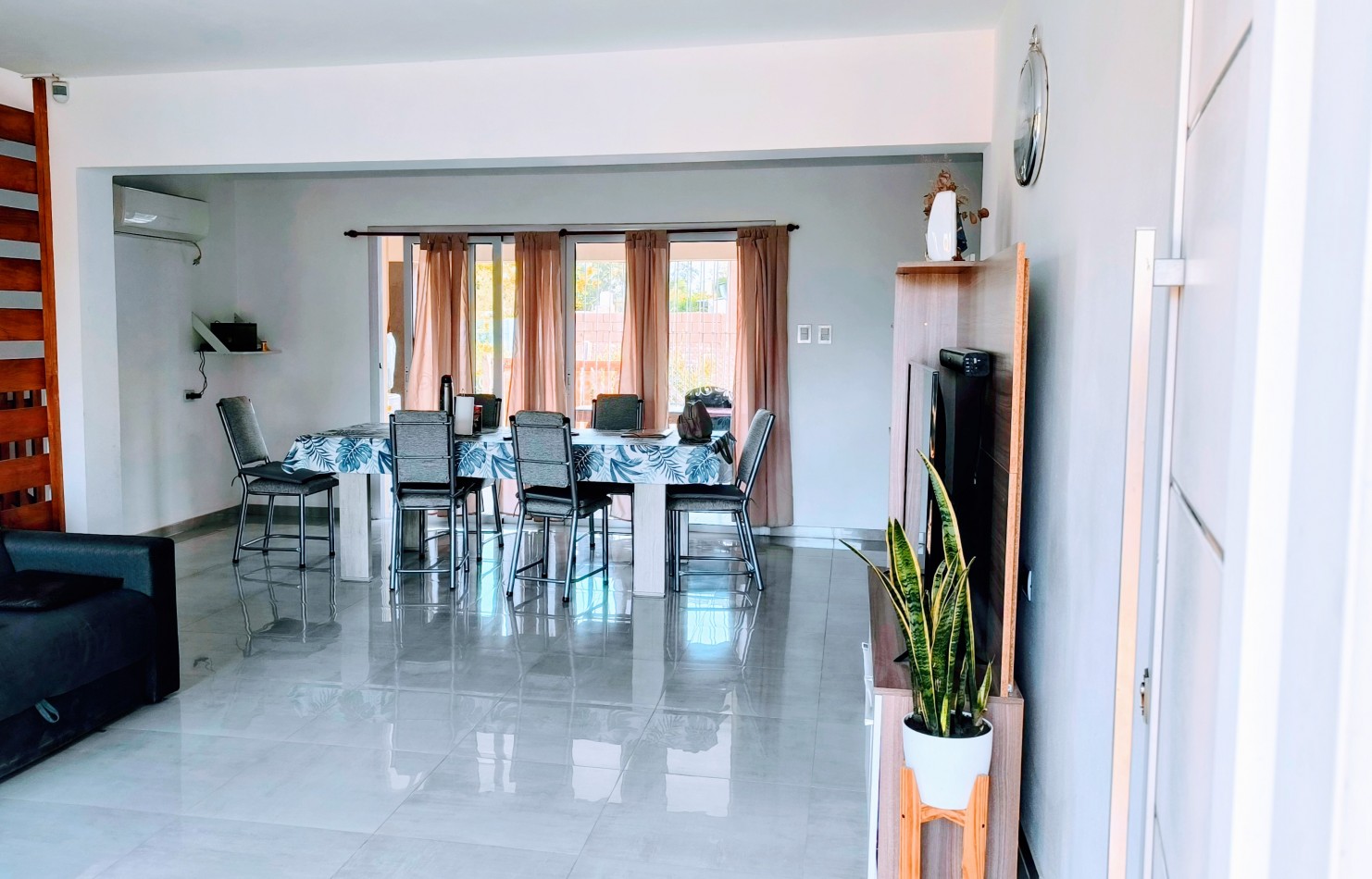 Exclusiva propiedad moderna c/pileta,  y dpto independiente - Villa del Prado- Cordoba