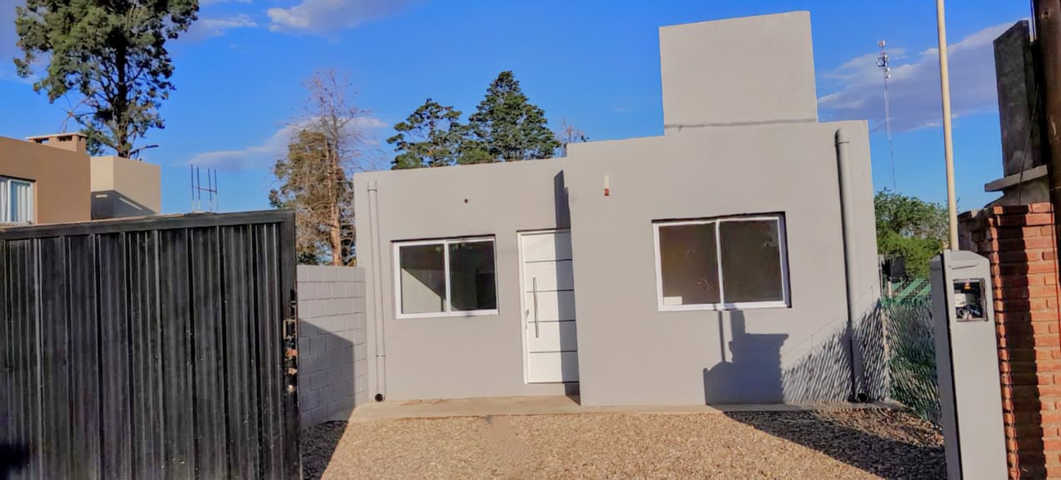 Exclusiva propiedad moderna c/pileta,  y dpto independiente - Villa del Prado- Cordoba