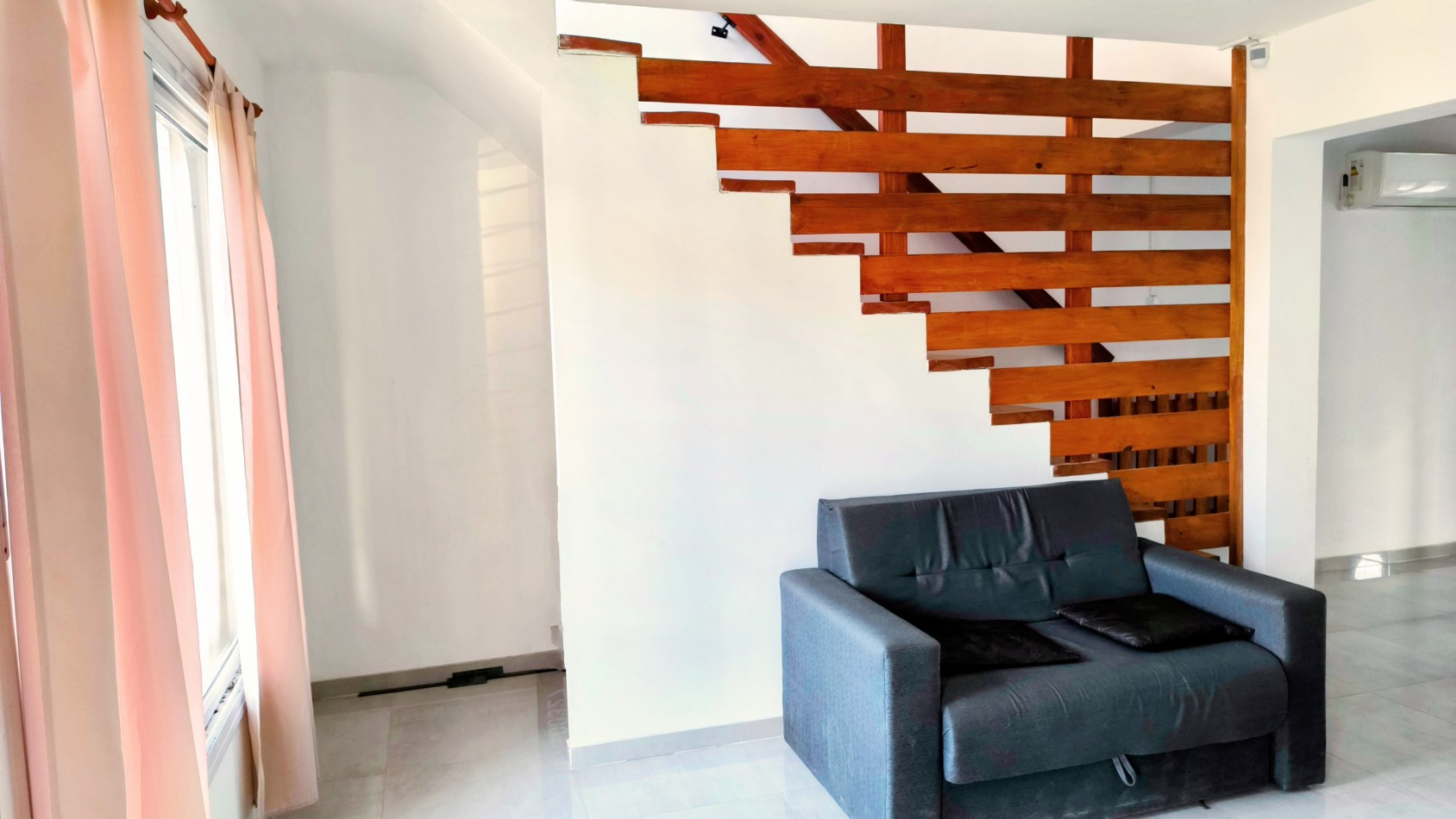 Exclusiva propiedad moderna c/pileta,  y dpto independiente - Villa del Prado- Cordoba