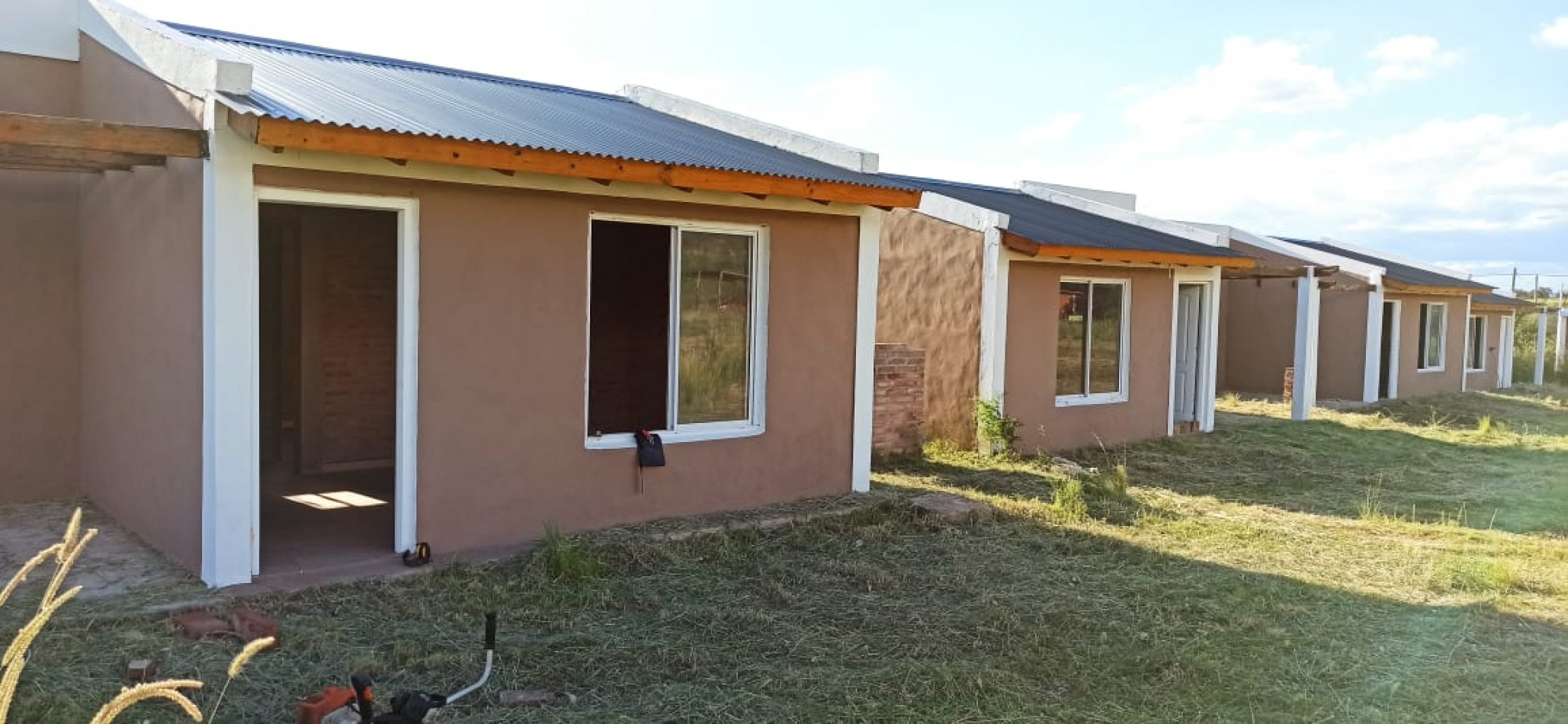 4 CABAÑAS Y 1 CASA A TERMINAR SIERRAS MARIANAS