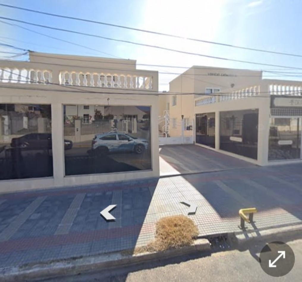 VENDO COMPLEJO DE DEPARTAMENTOS Y LOCAL 