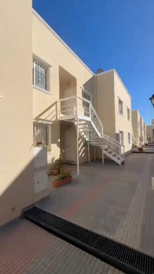 VENDO COMPLEJO DE DEPARTAMENTOS Y LOCAL 