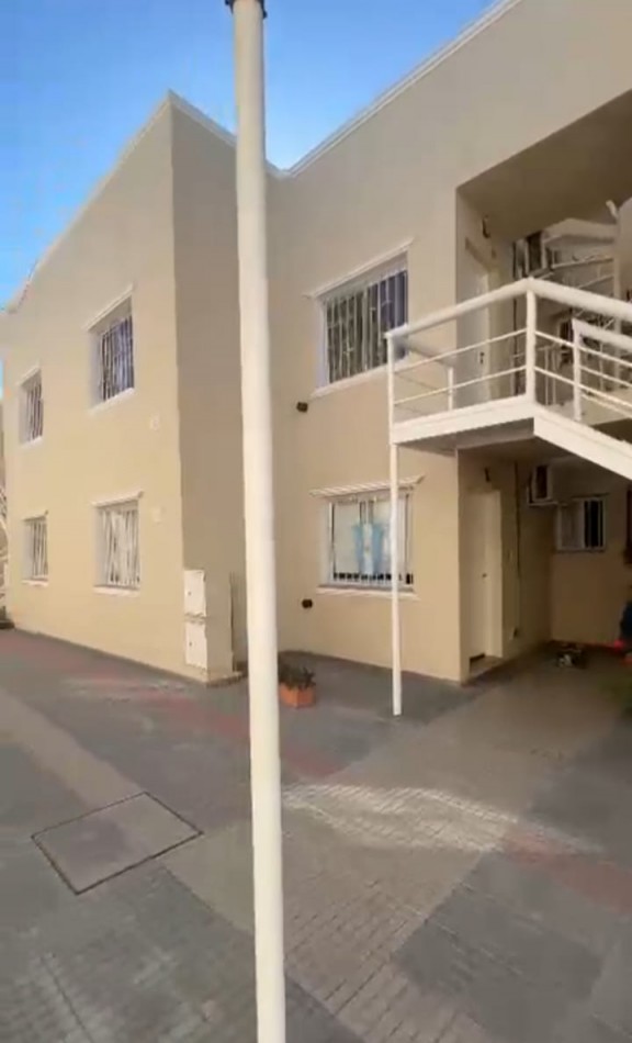 VENDO COMPLEJO DE DEPARTAMENTOS Y LOCAL 