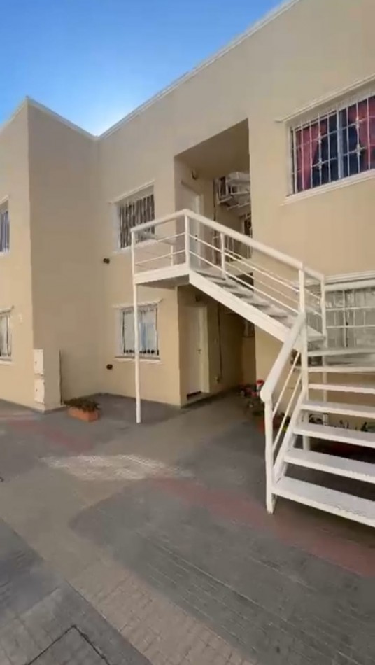 VENDO COMPLEJO DE DEPARTAMENTOS Y LOCAL 