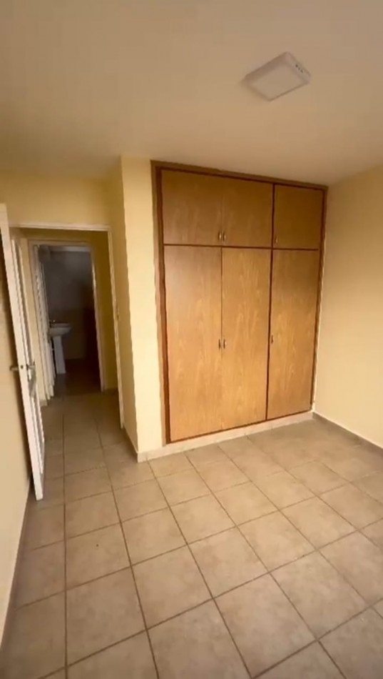 VENDO COMPLEJO DE DEPARTAMENTOS Y LOCAL 