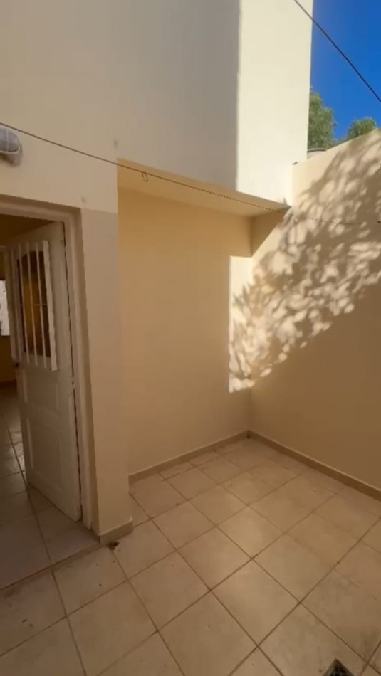 VENDO COMPLEJO DE DEPARTAMENTOS Y LOCAL 