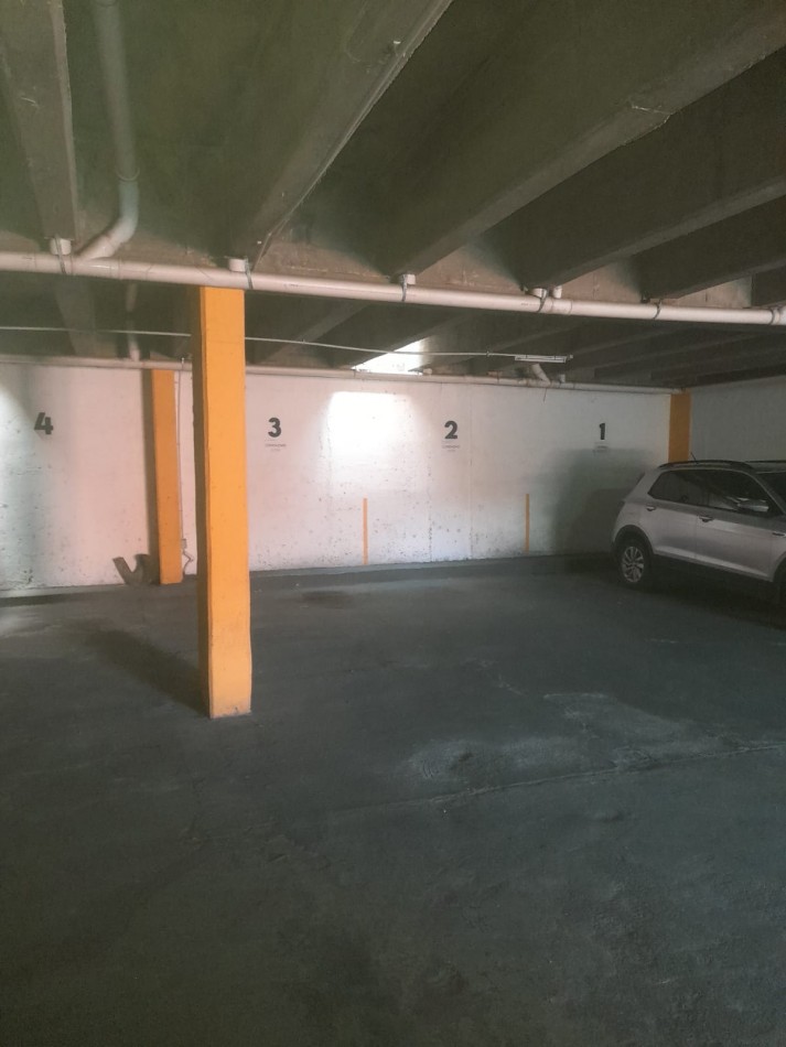 ALQUILO COCHERA EDIFICIO MONTPELLIER