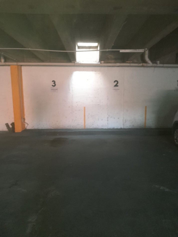 ALQUILO COCHERA EDIFICIO MONTPELLIER