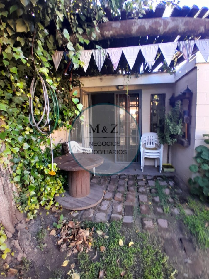 VENDE CASA CON QUINCHO 