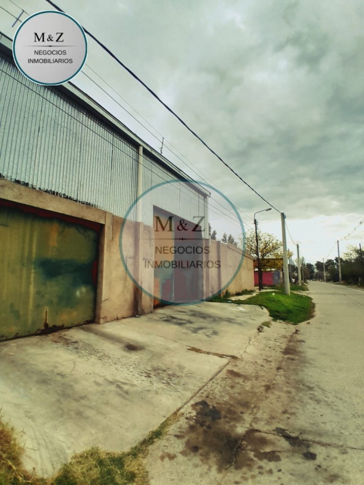 VENDE CASA ESQUINA CON GALPON Y DEPARTAMENTO