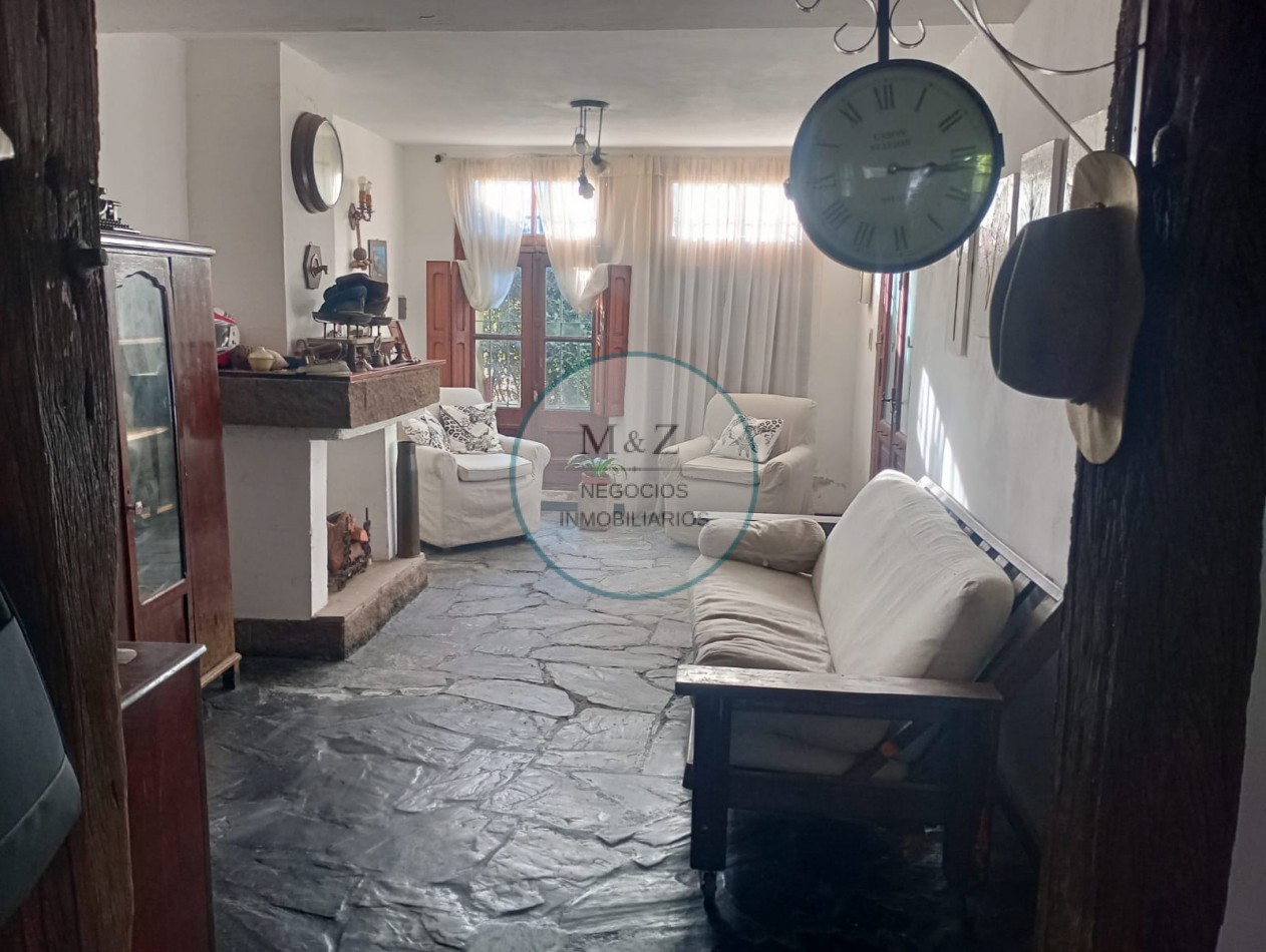 VENDE CASA CON QUINCHO 
