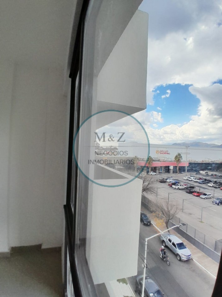 VENDE DEPARTAMENTO FRENTE AL SHOPING