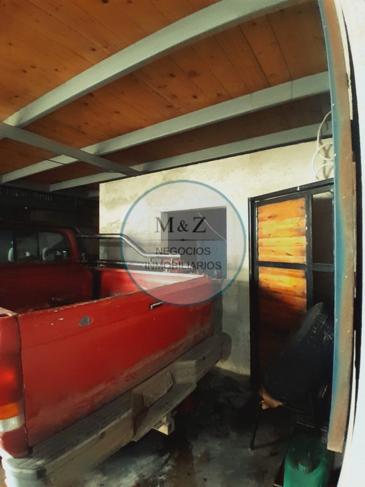 VENDE CASA ESQUINA CON GALPON Y DEPARTAMENTO