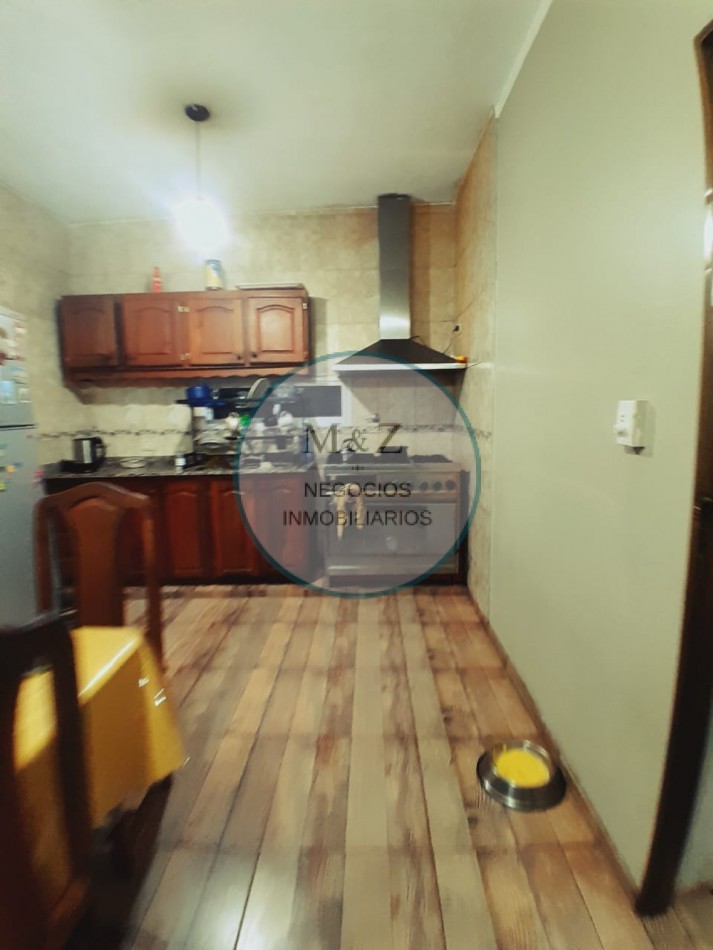VENDE CASA ESQUINA CON GALPON Y DEPARTAMENTO