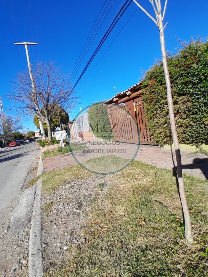 VENDE CASA CON QUINCHO 