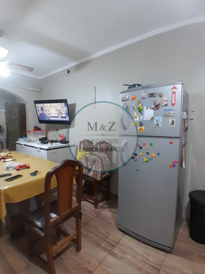 VENDE CASA ESQUINA CON GALPON Y DEPARTAMENTO