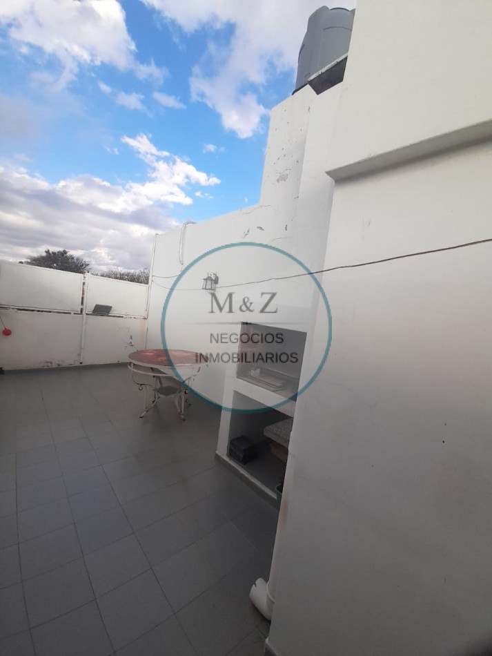 VENDE CASA DE 2 PLANTAS CENTRO SAN LUIS