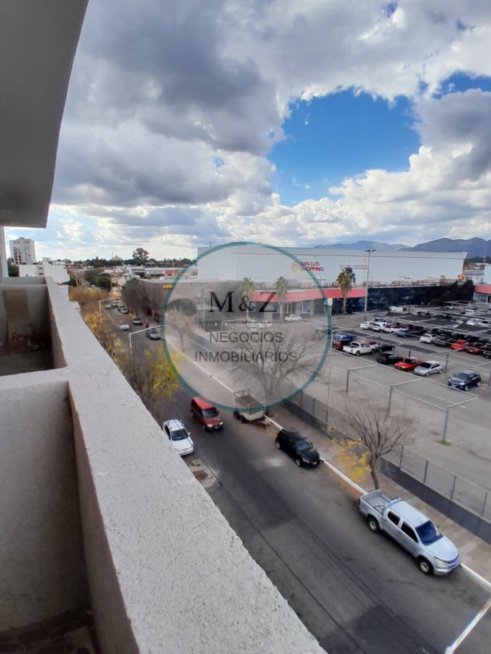 VENDE DEPARTAMENTO FRENTE AL SHOPING