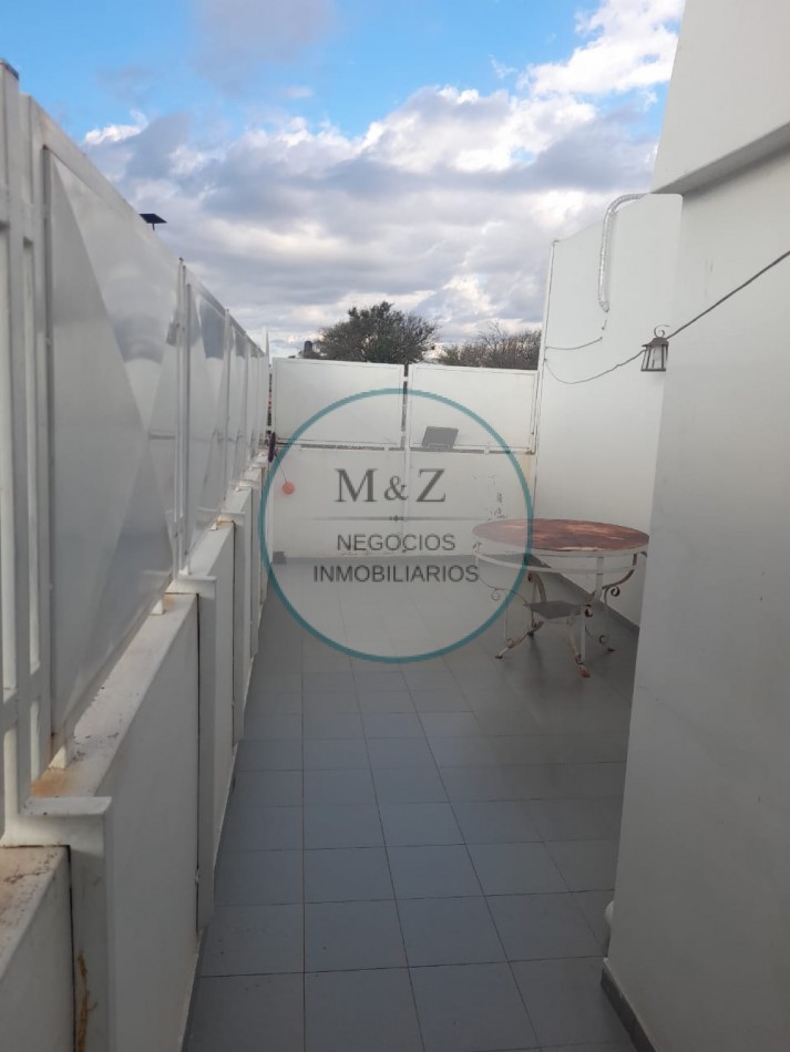 VENDE CASA DE 2 PLANTAS CENTRO SAN LUIS