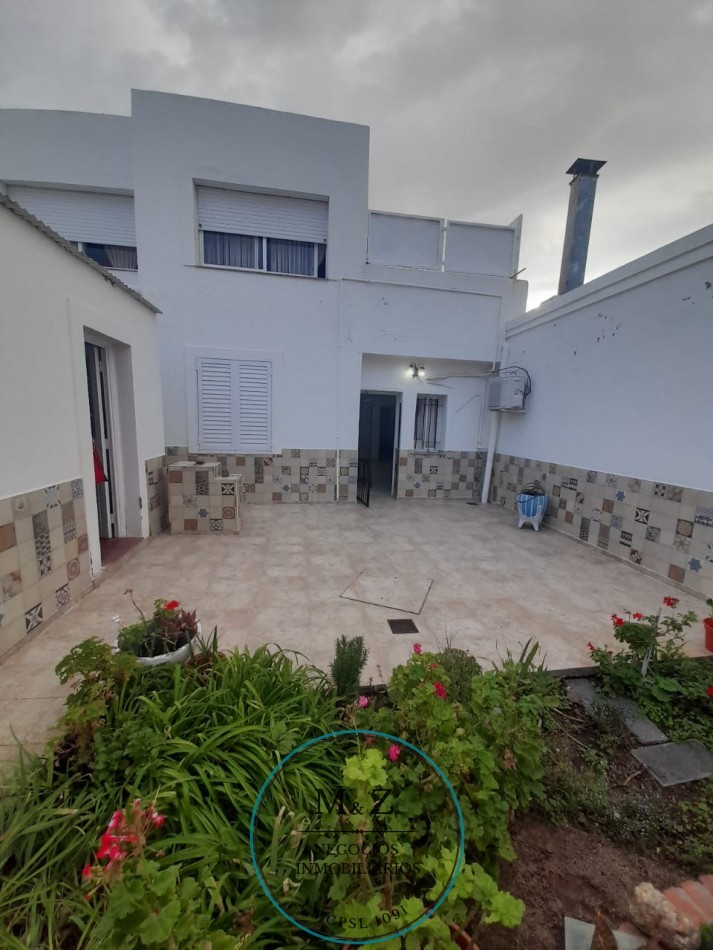 VENDE CASA DE 2 PLANTAS CENTRO SAN LUIS