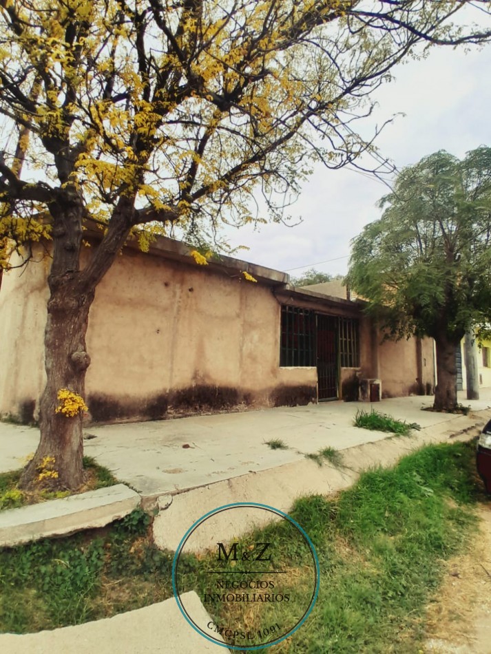 VENDE CASA ESQUINA CON GALPON Y DEPARTAMENTO