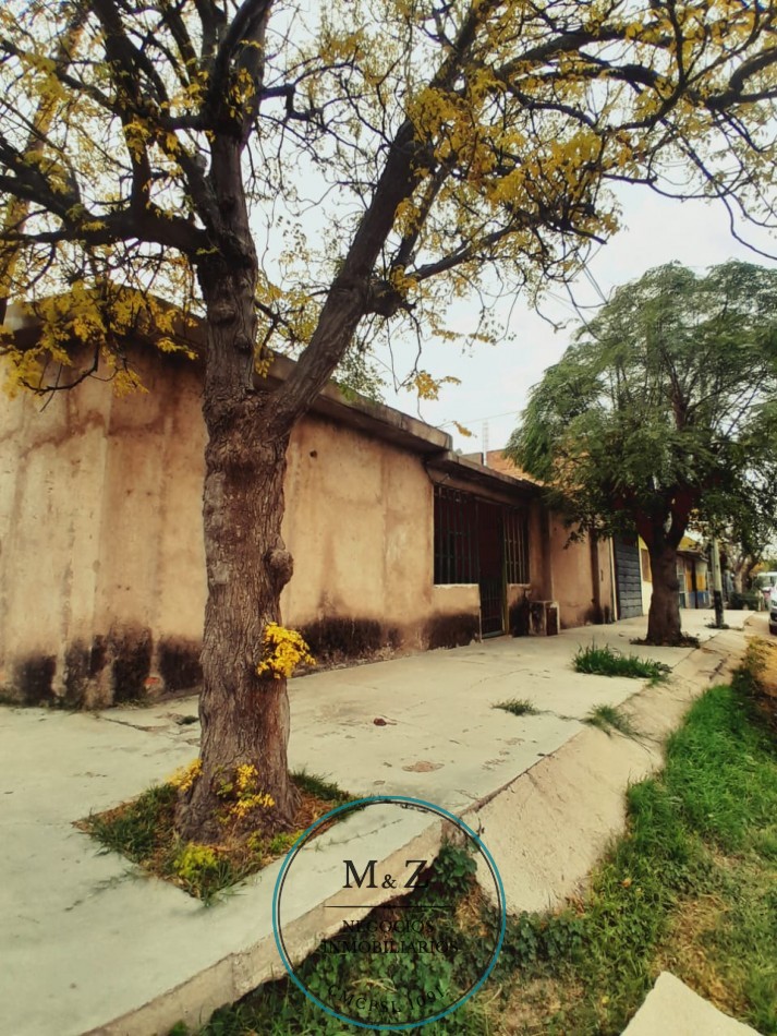 VENDE CASA ESQUINA CON GALPON Y DEPARTAMENTO