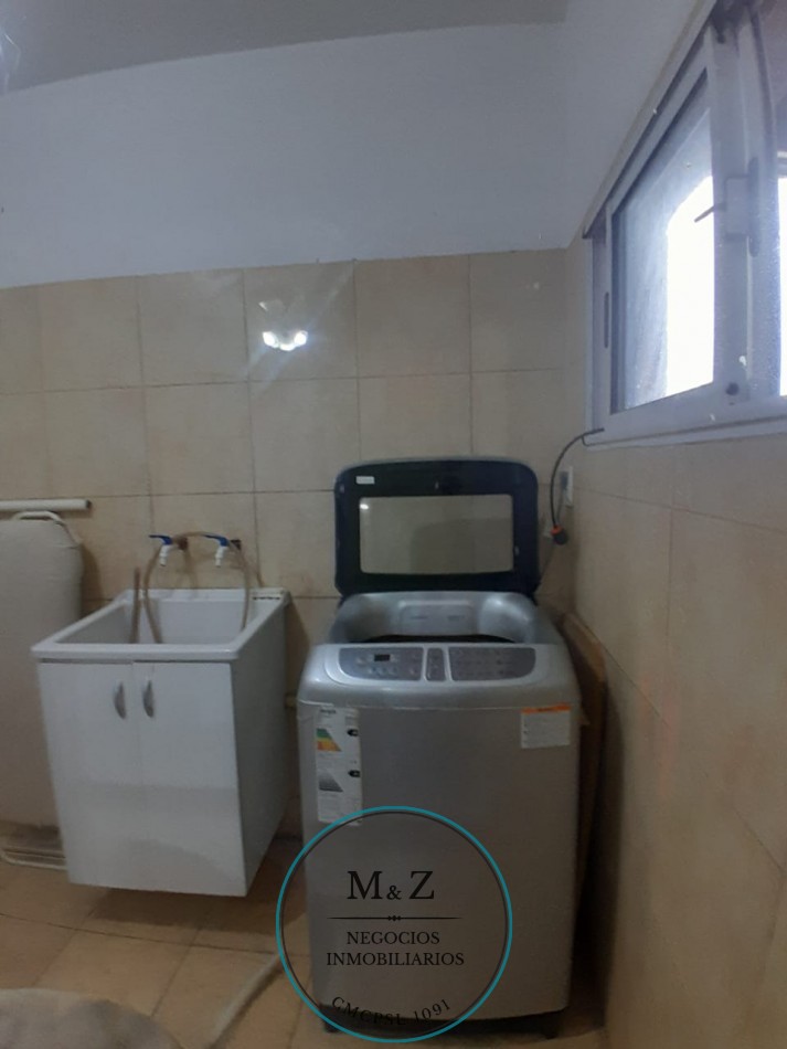 VENDE CASA ESQUINA CON GALPON Y DEPARTAMENTO