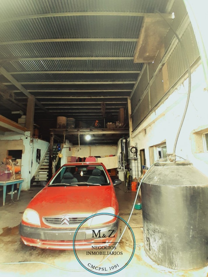 VENDE CASA ESQUINA CON GALPON Y DEPARTAMENTO