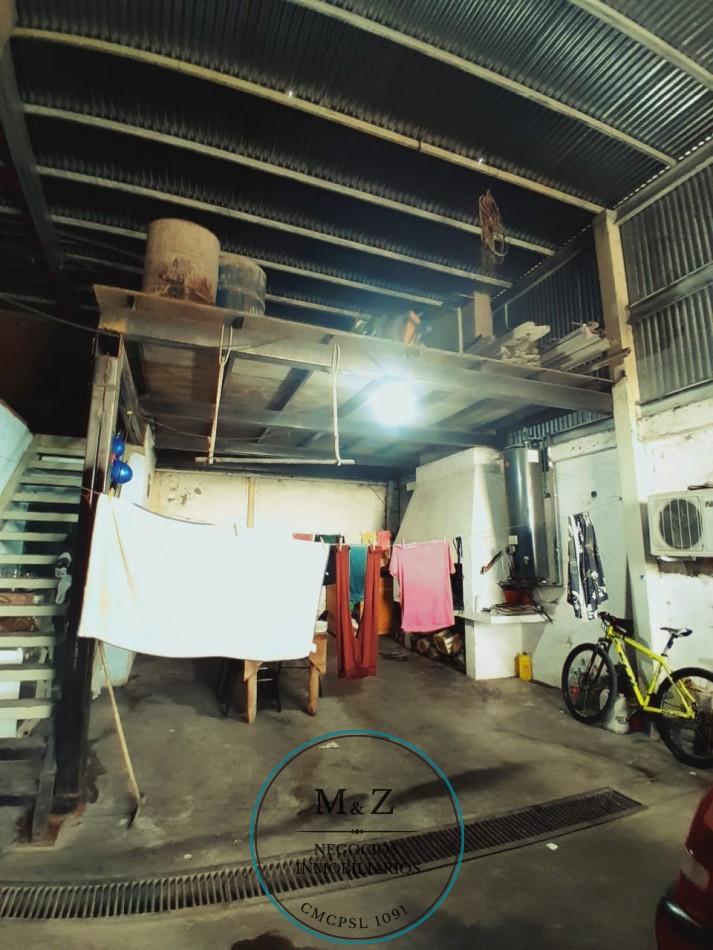 VENDE CASA ESQUINA CON GALPON Y DEPARTAMENTO