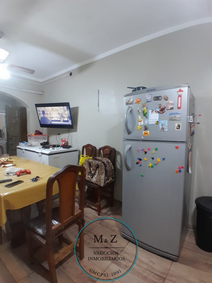 VENDE CASA ESQUINA CON GALPON Y DEPARTAMENTO