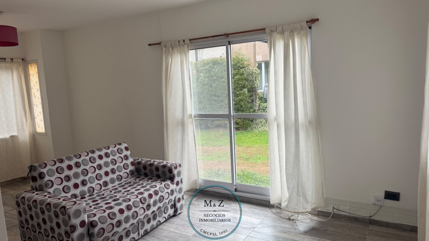 VENDO HERMOSA CASA LAS CHACRAS, JUANA KOSLAY B° PAMPAZUL