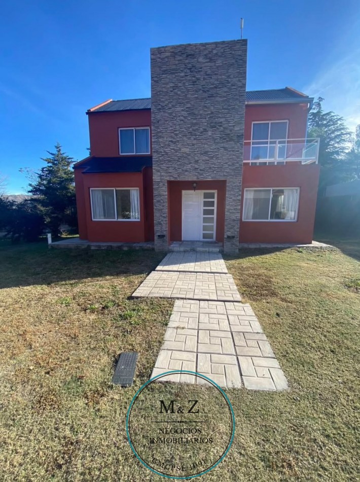 VENDO HERMOSA CASA LAS CHACRAS, JUANA KOSLAY B° PAMPAZUL