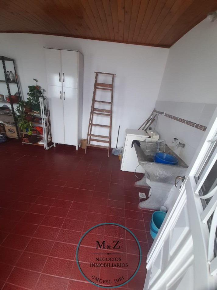 VENDE CASA DE 2 PLANTAS CENTRO SAN LUIS