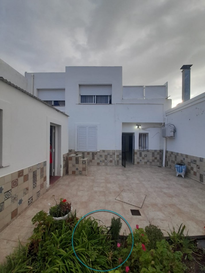 VENDE CASA DE 2 PLANTAS CENTRO SAN LUIS