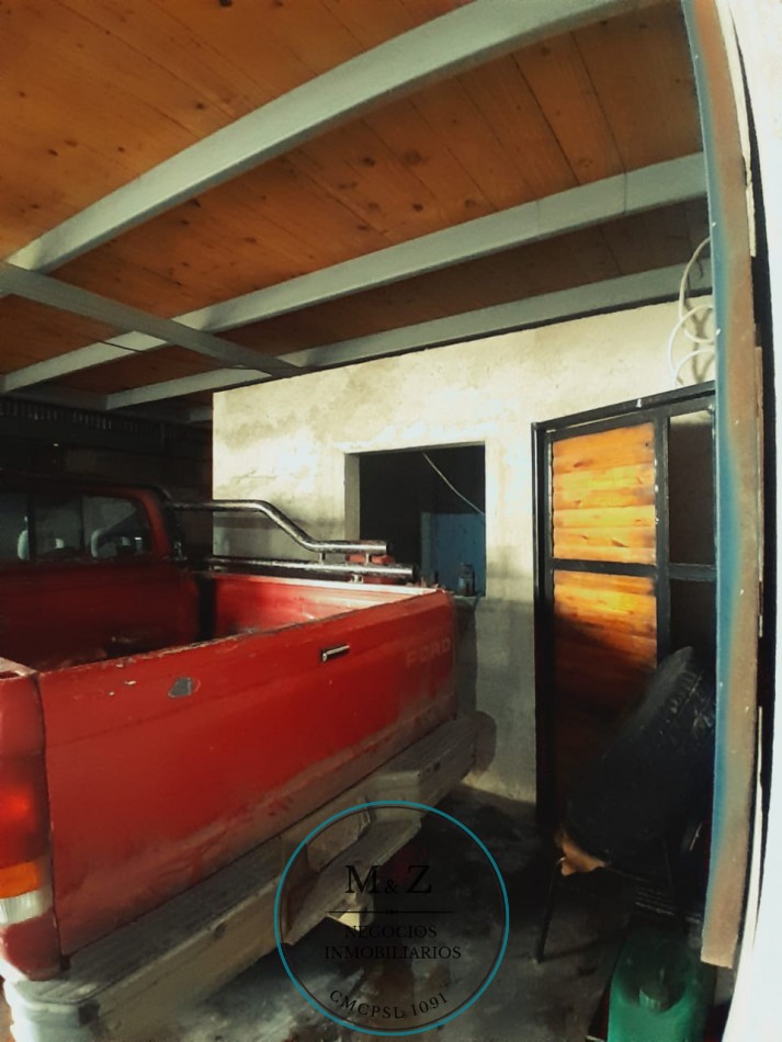 VENDE CASA ESQUINA CON GALPON Y DEPARTAMENTO