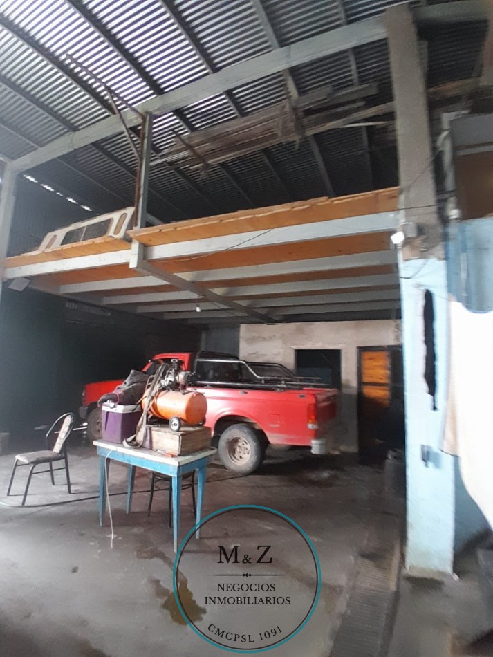 VENDE CASA ESQUINA CON GALPON Y DEPARTAMENTO