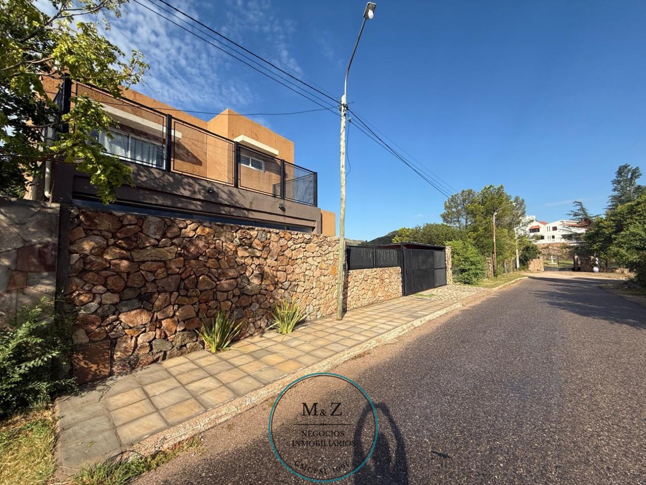 VENDO CASA CON PILETA MUY LUMINOSA Y PILETA POTRERO DE LOS FUNES