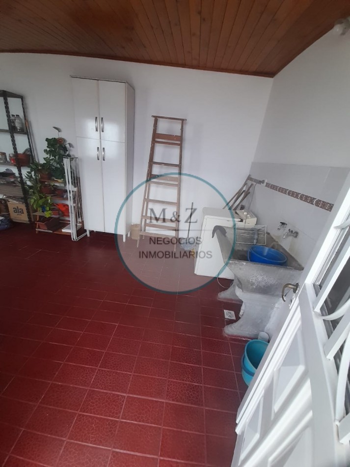 VENDE CASA DE 2 PLANTAS CENTRO SAN LUIS