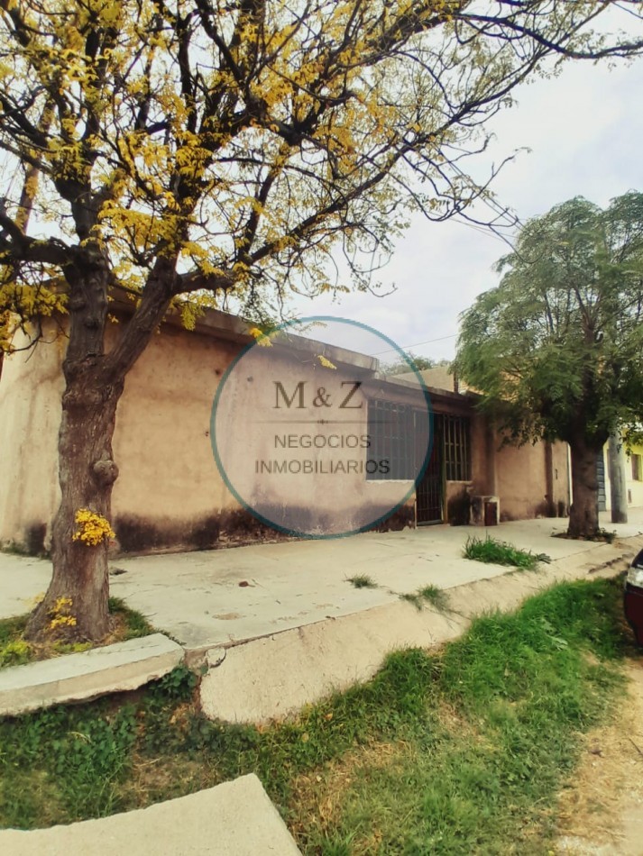 VENDE CASA ESQUINA CON GALPON Y DEPARTAMENTO