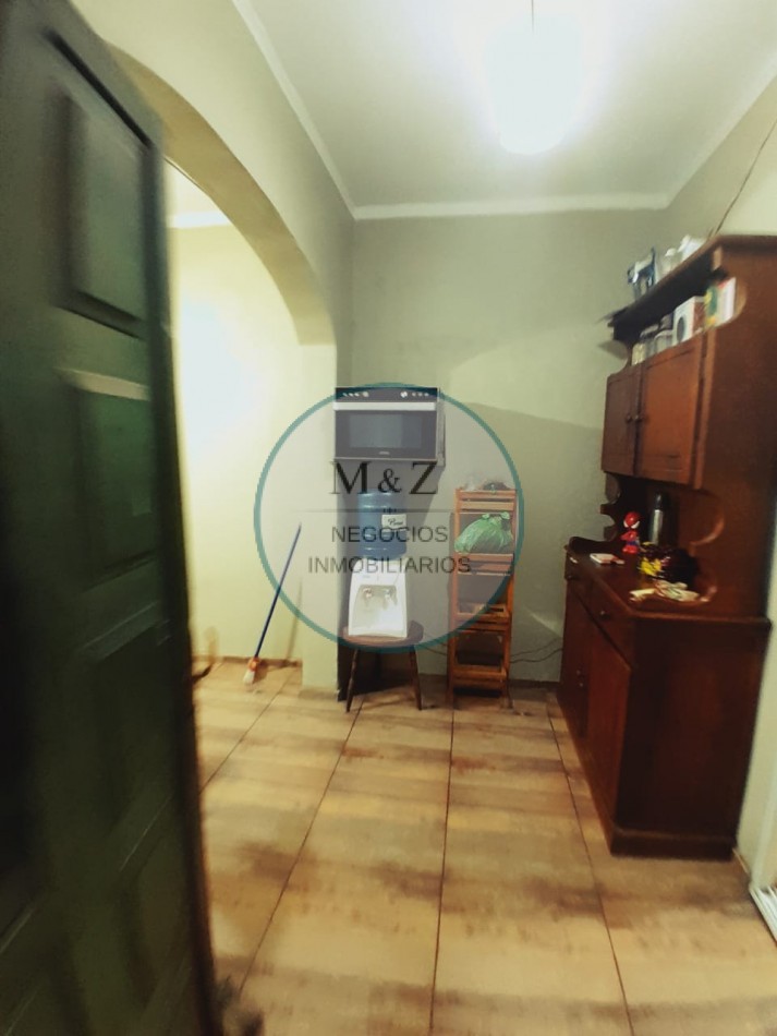 VENDE CASA ESQUINA CON GALPON Y DEPARTAMENTO