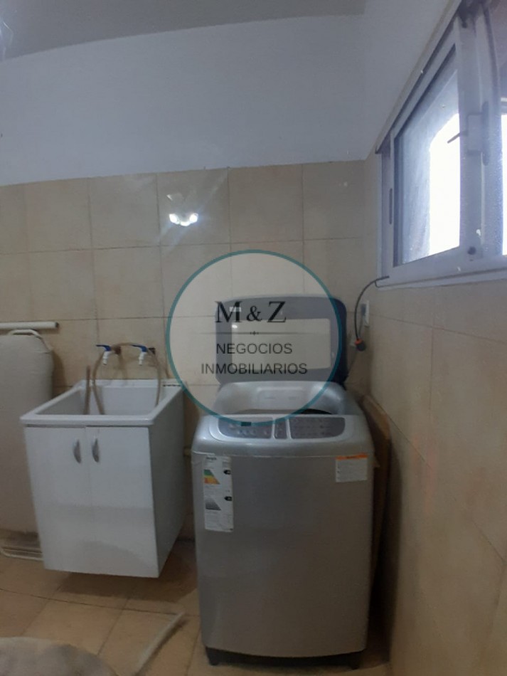 VENDE CASA ESQUINA CON GALPON Y DEPARTAMENTO
