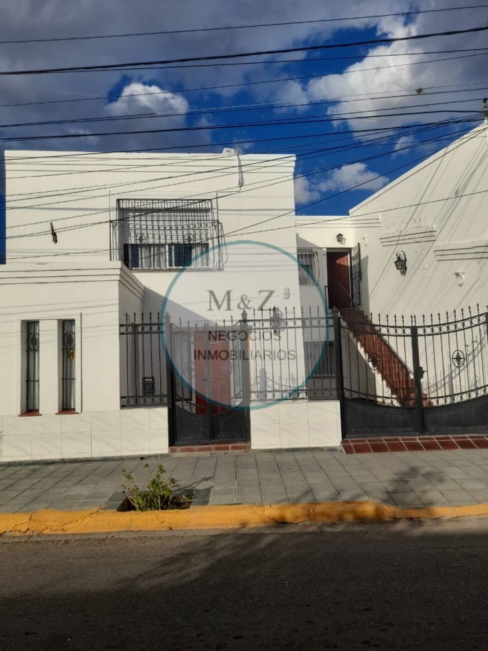 VENDE CASA DE 2 PLANTAS CENTRO SAN LUIS