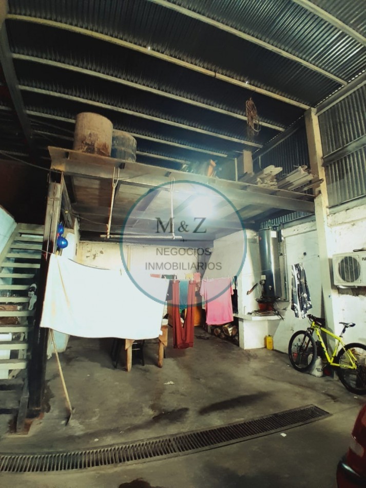 VENDE CASA ESQUINA CON GALPON Y DEPARTAMENTO