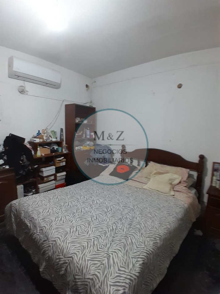 VENDE CASA ESQUINA CON GALPON Y DEPARTAMENTO