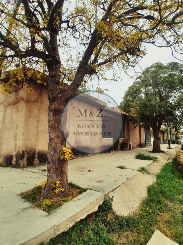 VENDE CASA ESQUINA CON GALPON Y DEPARTAMENTO