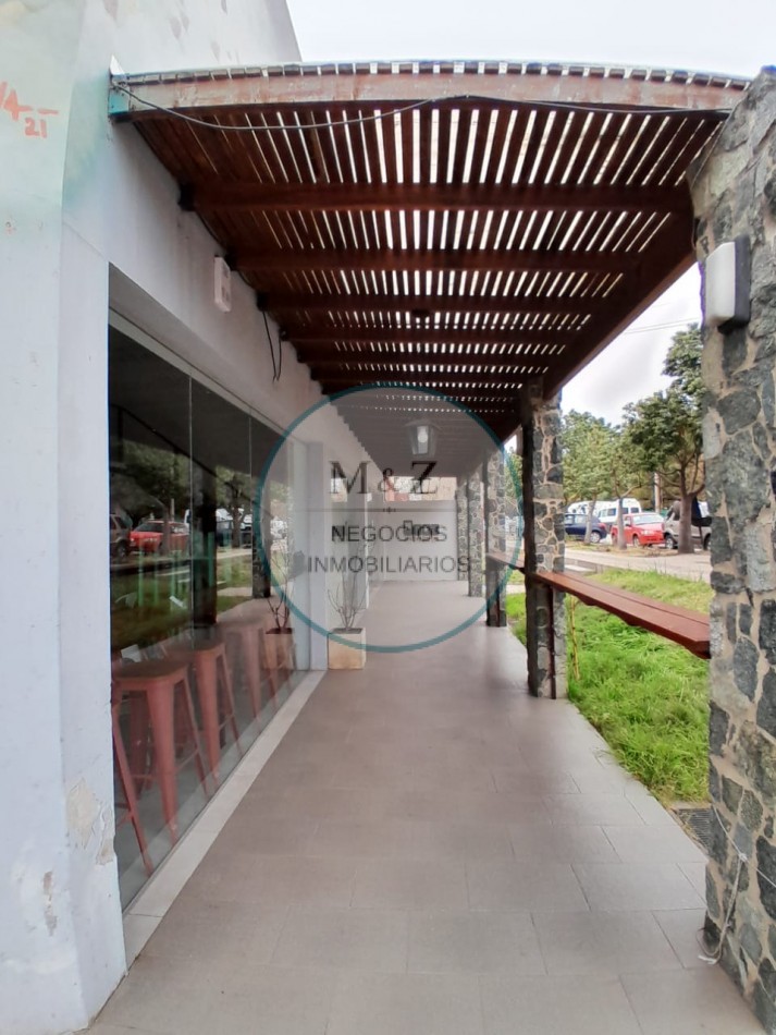 PREDIO 2 DEPARTAMNETOS Y 3 LOCALES APTOS SUB-DIVISION