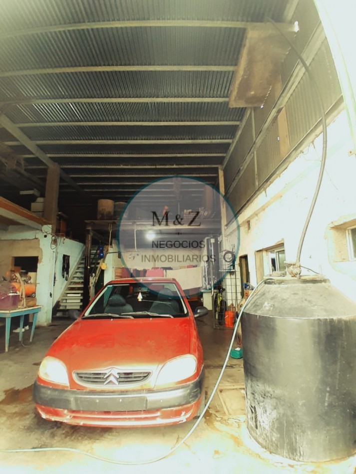 VENDE CASA ESQUINA CON GALPON Y DEPARTAMENTO